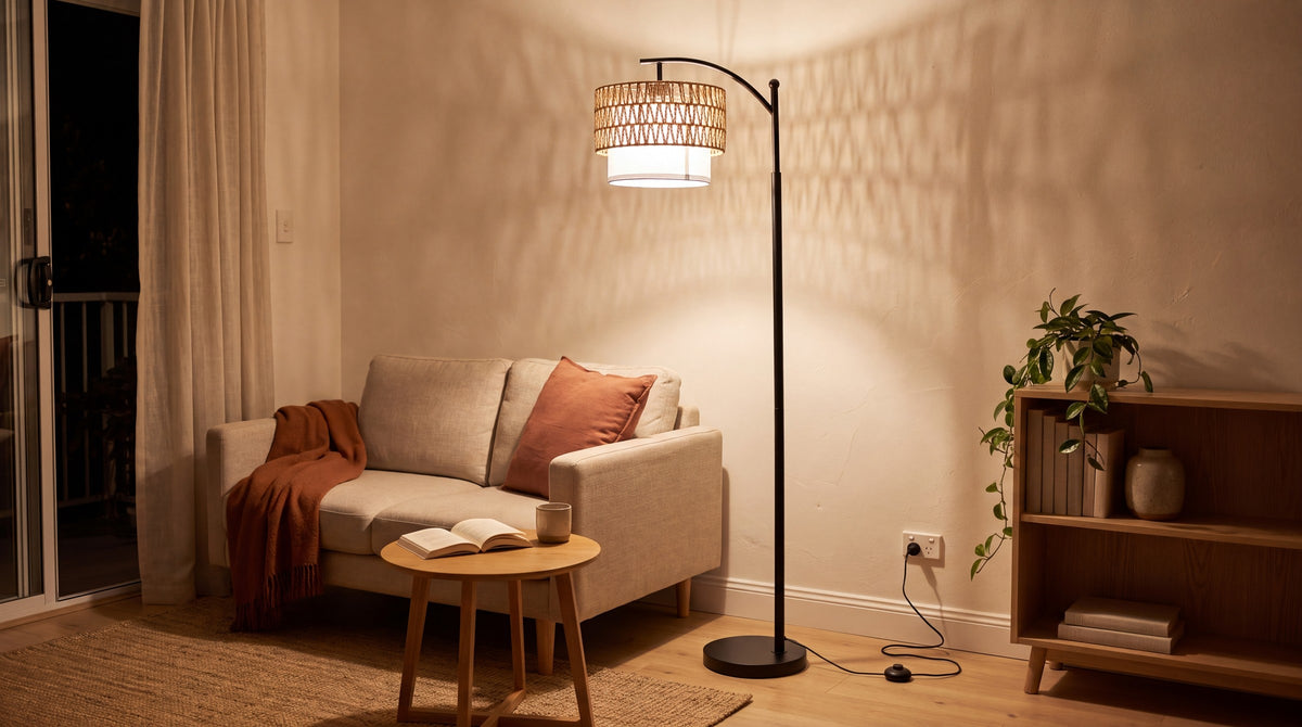 Floor lamps for apartments and renters: small footprints, no wiring
