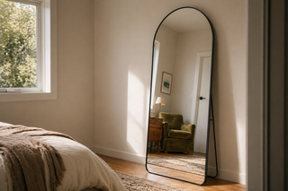 Mirror distortion test guide — clear straight reflection in a NZ home