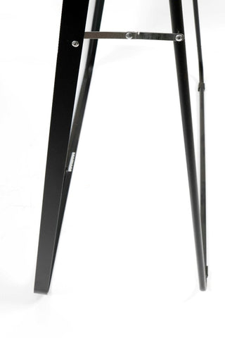 14cm thick support frame for freestanding stability.